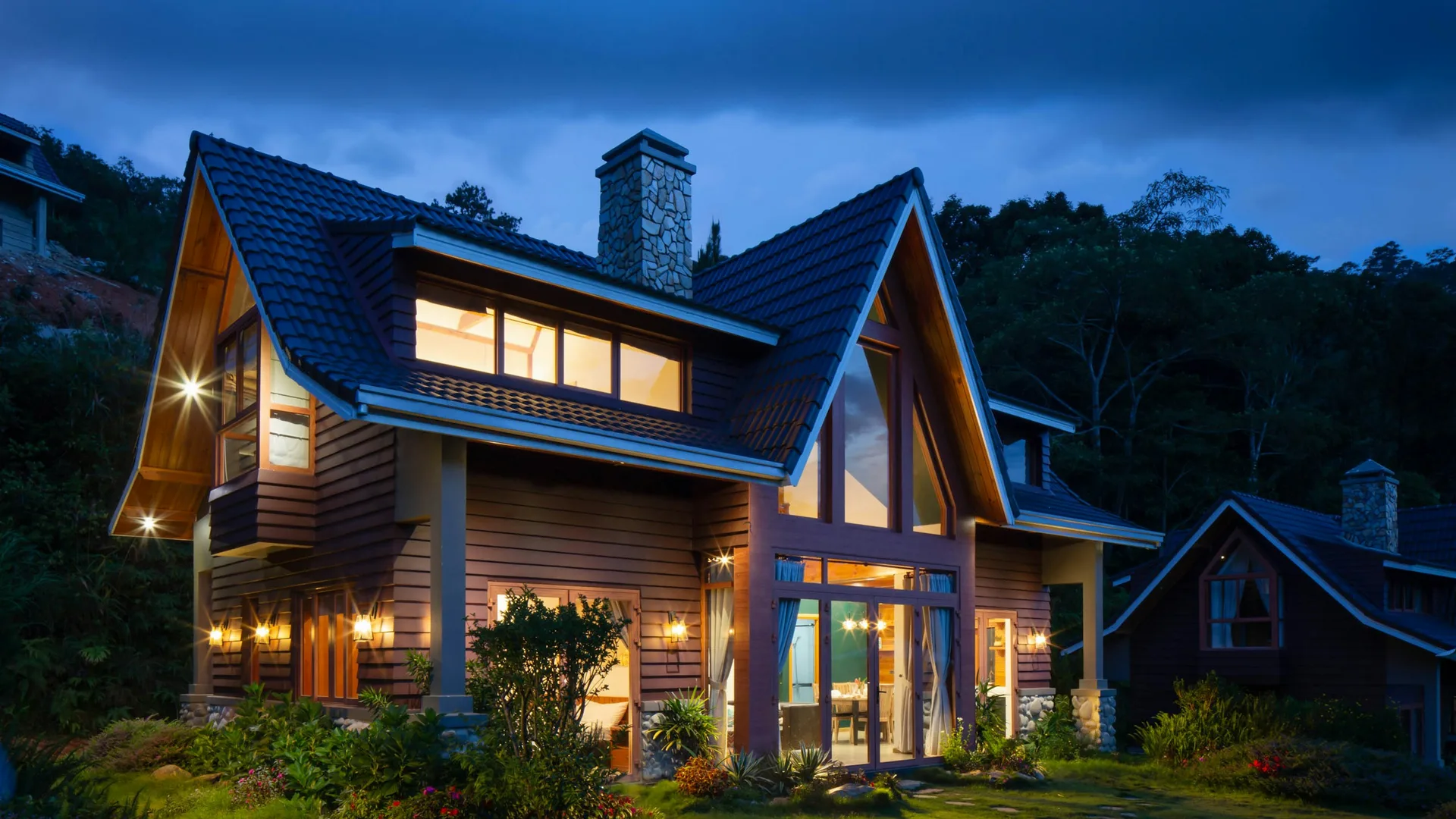 Contemporary custom home exterior